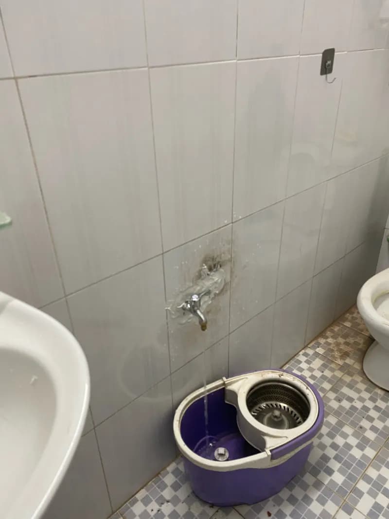 Thay ống nước âm tường bị rò rỉ tại nhà vệ sinh TPHCM tại TPHCM