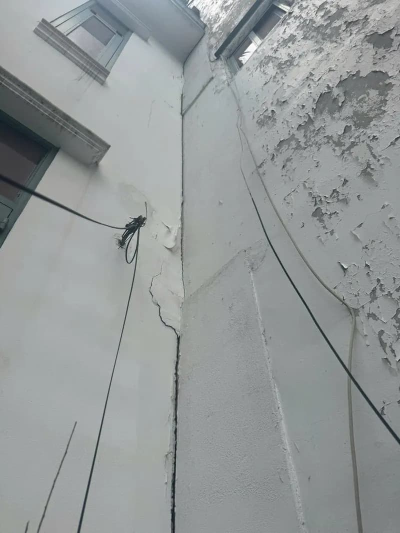 Trước sửa tường nhà tại TPHCM — thợ Bùi Văn An