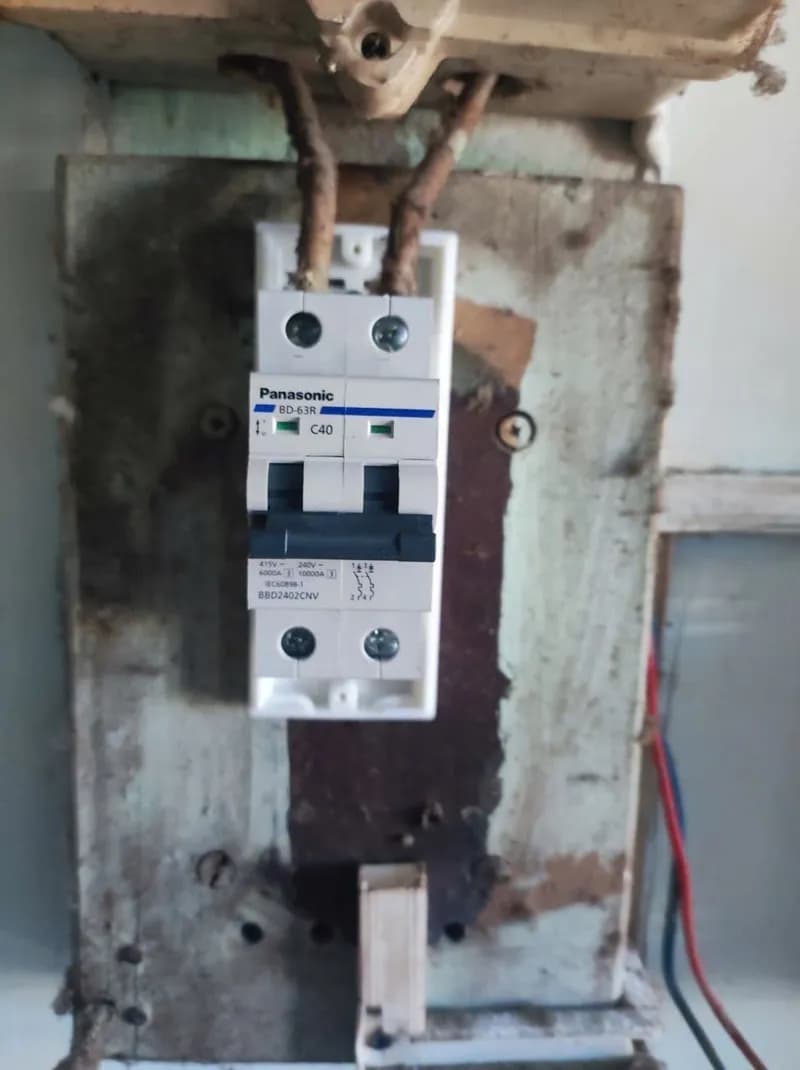 Sau khi hoàn thành sửa aptomat Panasonic tại Bình Thạnh — thợ Bùi Văn An