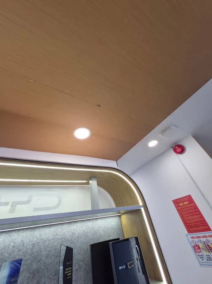 Thi công lắp đặt hệ thống đèn LED âm trần showroom tại TPHCM tại TPHCM