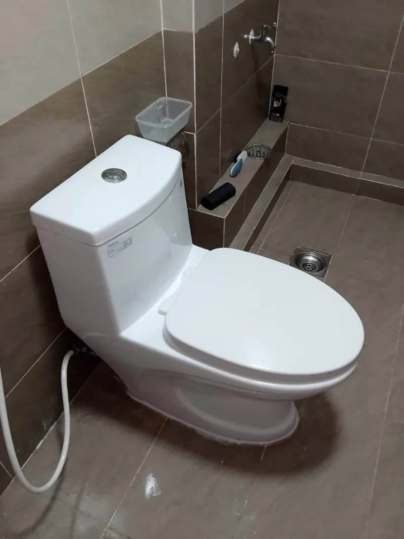 Thay keo silicon chống rò rỉ chân bồn cầu tại TPHCM tại Quận 1