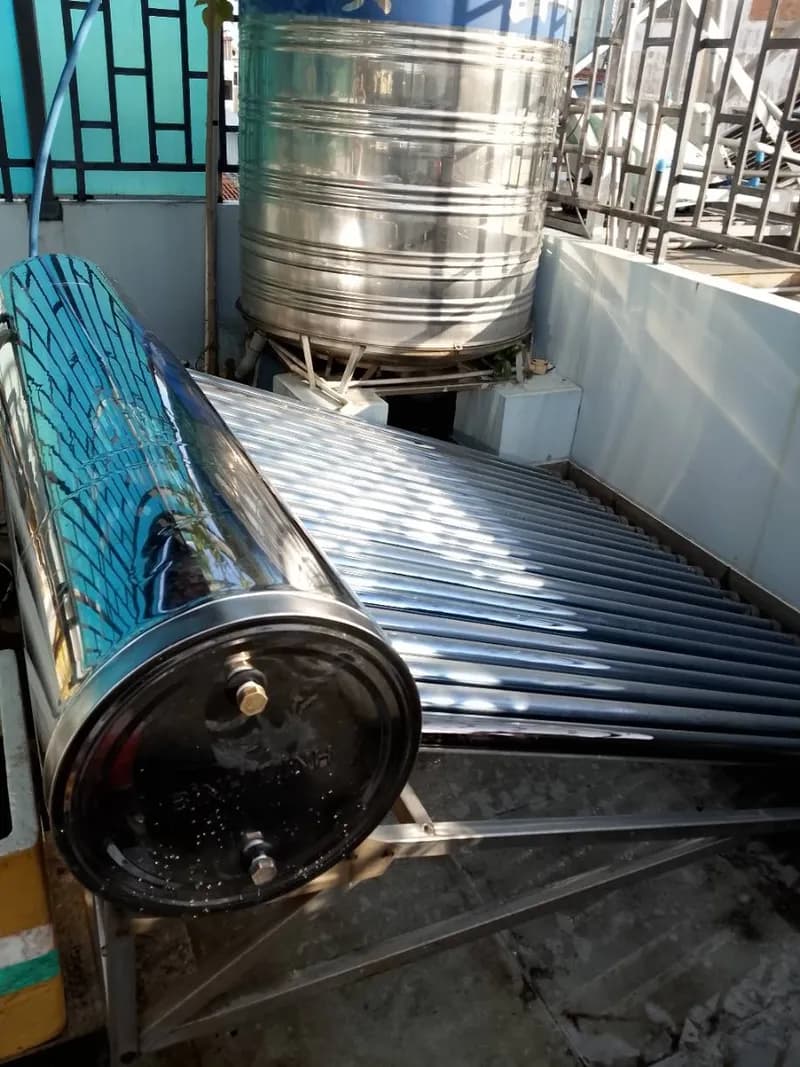 Thay thế bình bảo ôn máy năng lượng mặt trời tại TPHCM tại Quận 5