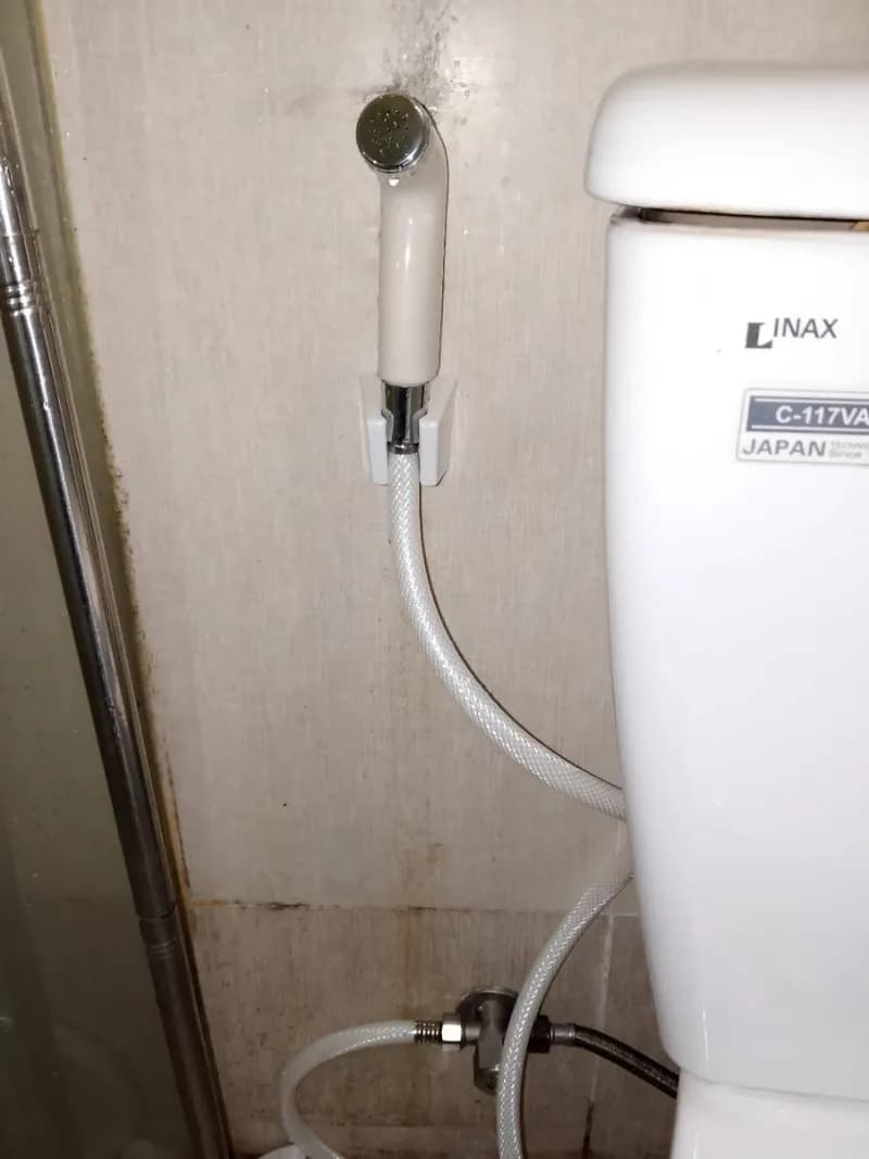 Thay thế vòi xịt bồn cầu Inax tại TPHCM trọn gói 350k tại Quận 8