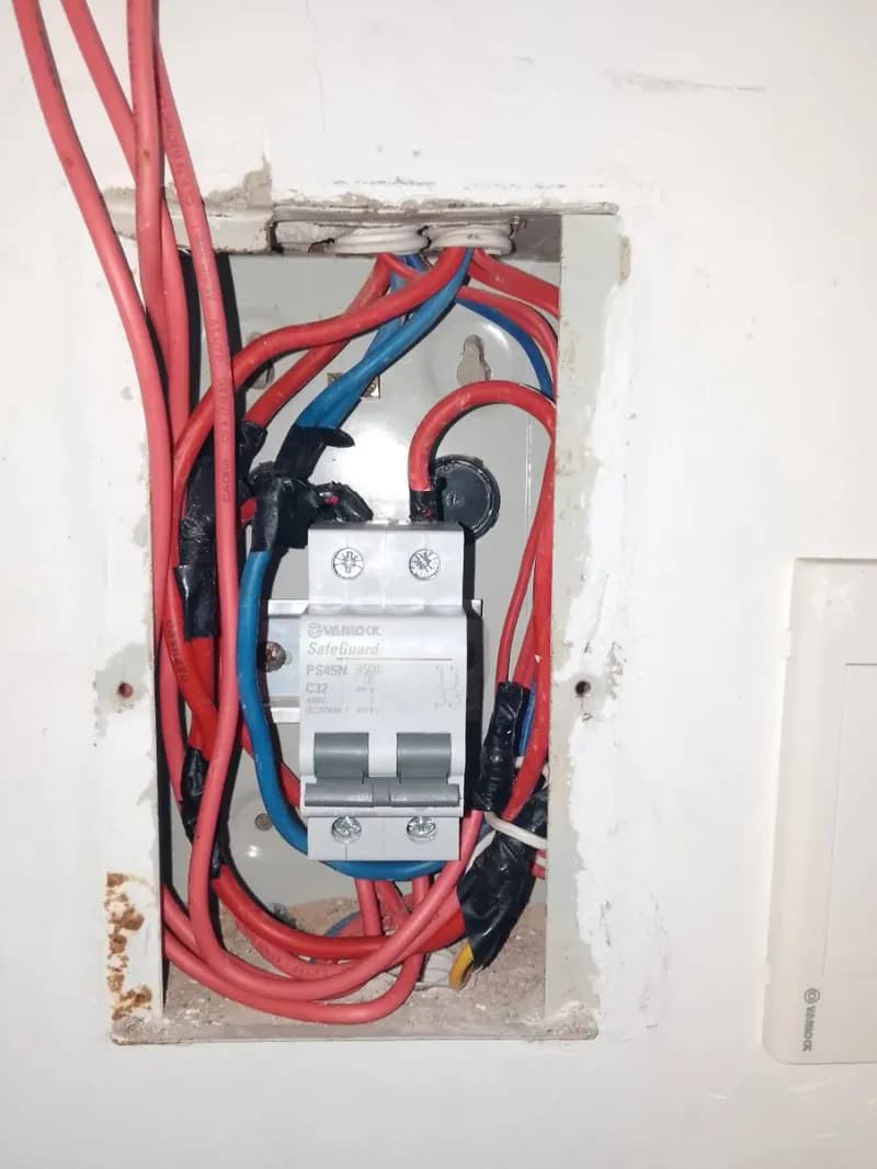Thay thế CB điện Schneider bằng Vanlock tại Quận 8 tại Quận 8
