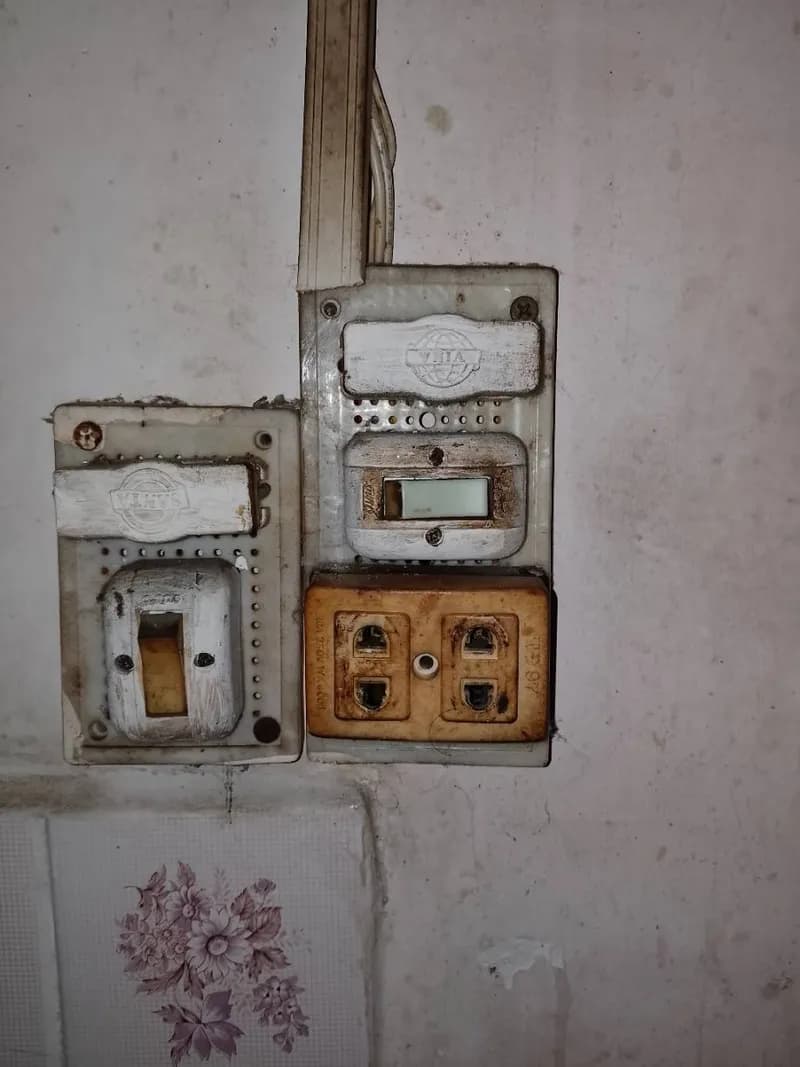 Thay thế cầu chì và ổ cắm điện bếp tại TPHCM tại TPHCM
