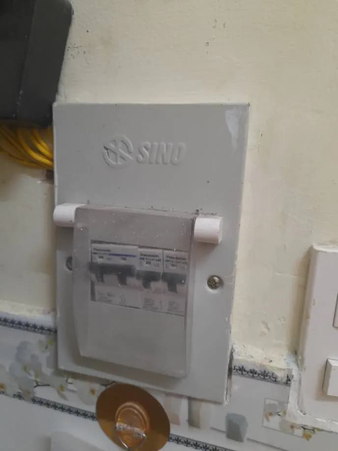 Lắp đặt nắp che tủ điện âm tường tại Gò Vấp tại Gò Vấp