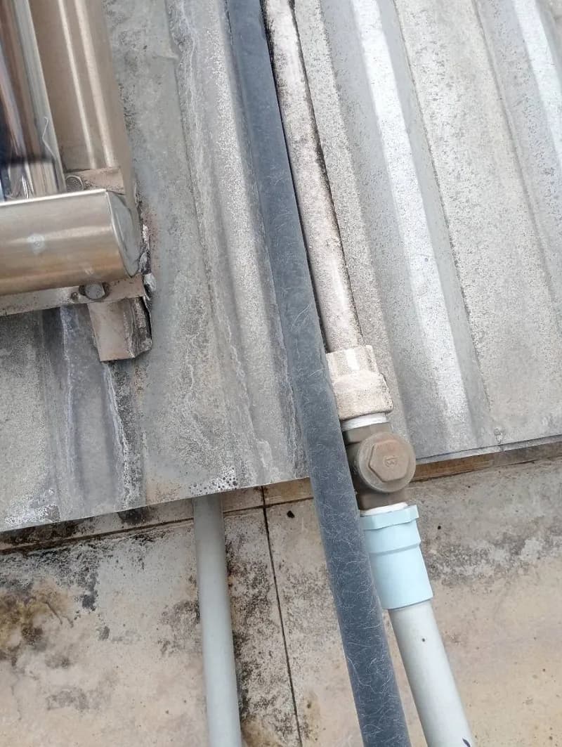 Trước sửa máy nước nóng năng lượng mặt trời tại Quận 1 — thợ Võ Hồng Hải