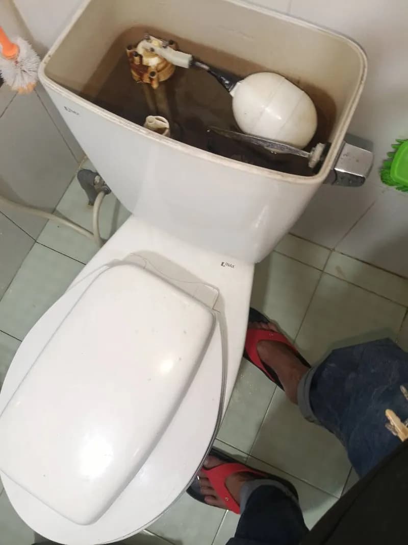 Thay bộ xả bồn cầu Inax bị rỉ nước tại Quận 8 tại Quận 8