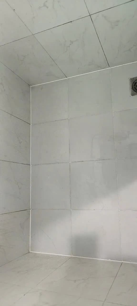 Sau khi hoàn thành sửa sàn nhà vệ sinh tại P.HCM, Gò Vấp — thợ Bùi Văn An