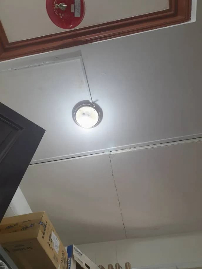 Thay thế đui đèn ốp trần bị oxy hóa tại Tân Bình tại Tân Bình
