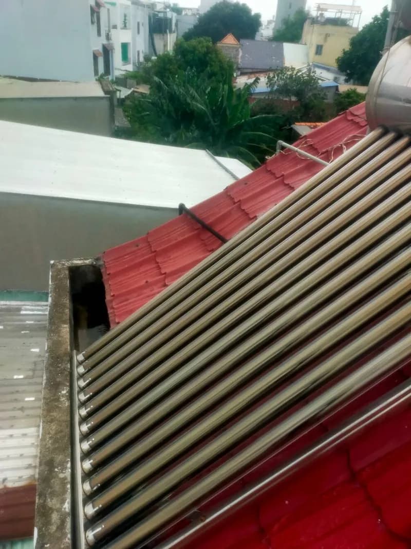 Trước sửa máy nước nóng năng lượng mặt trời tại Phường Tăng Nhơn Phú, Thủ Đức — thợ Lê Đăng Tuấn