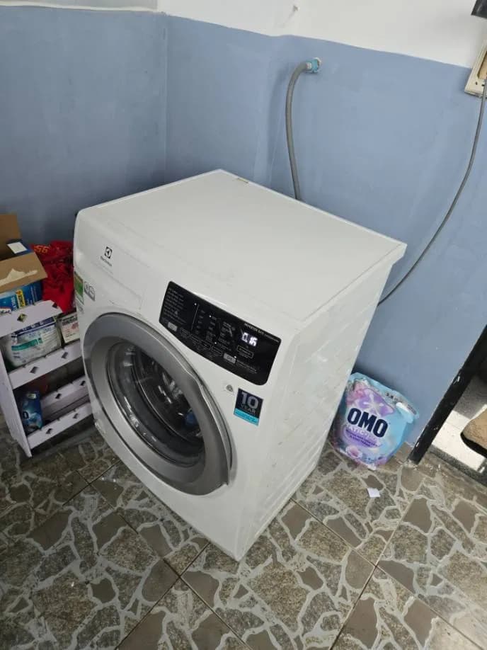 Sau khi hoàn thành sửa máy giặt cửa trước Electrolux tại Quận 12 — thợ Lê Hữu Lộc