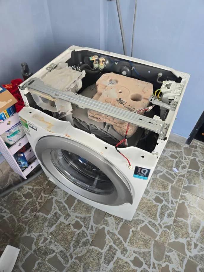 Trước sửa máy giặt cửa trước Electrolux tại Quận 12 — thợ Lê Hữu Lộc