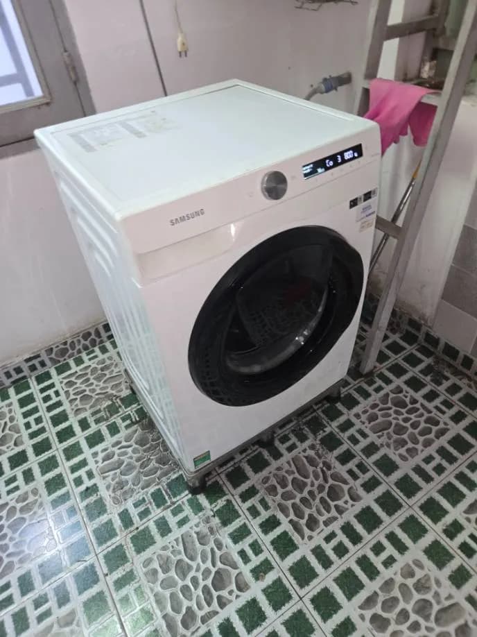 Sau khi hoàn thành sửa máy giặt cửa trước Samsung tại Quận 12 — thợ Lê Hữu Lộc