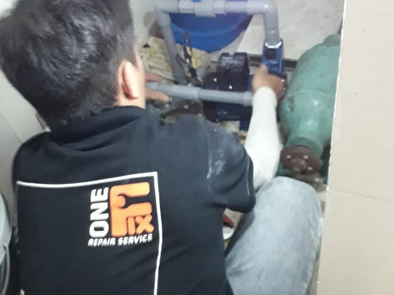 Thợ 1Fix lắp bơm tăng áp cho gia đình tại TP.HCM
