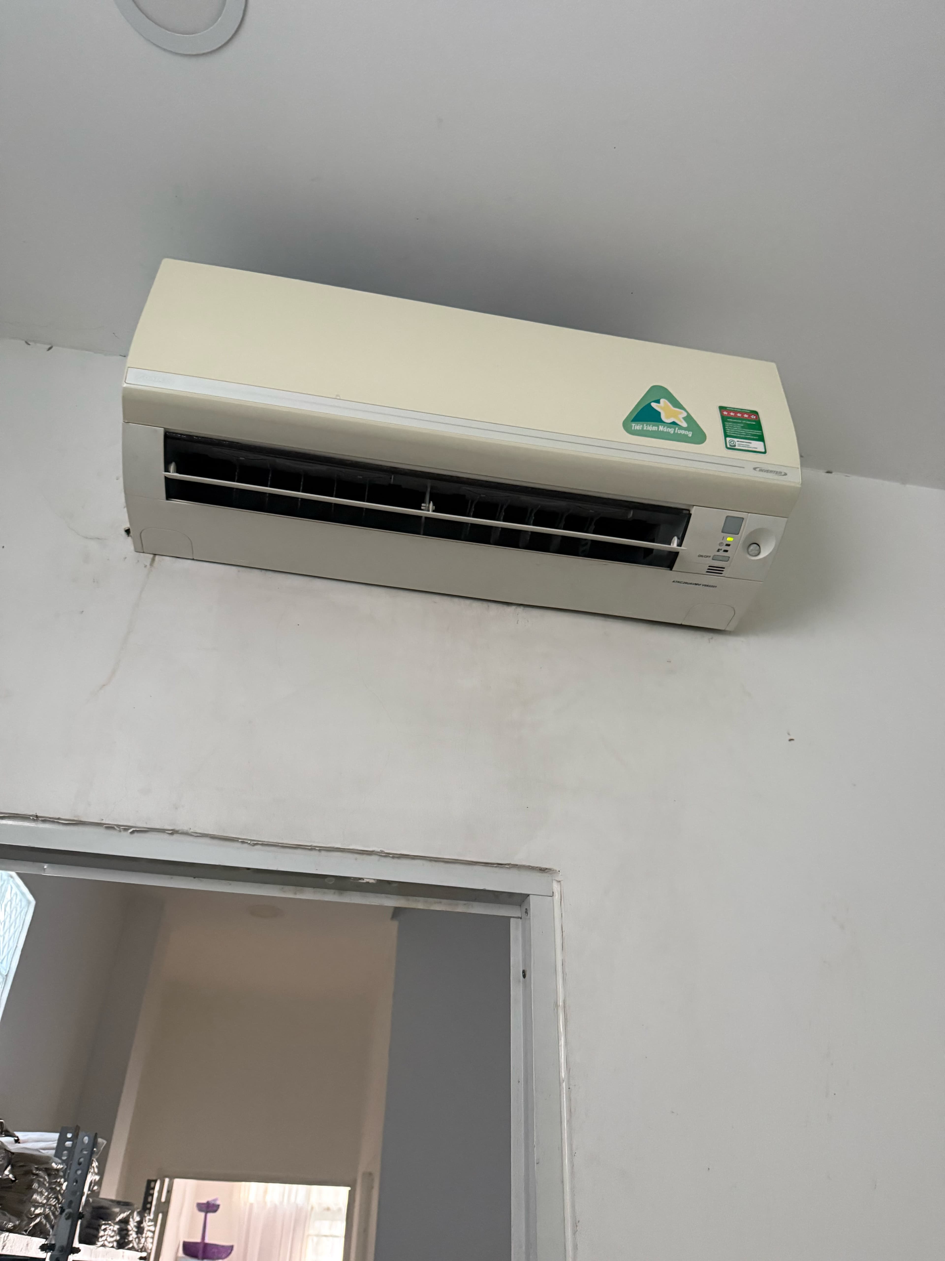 Trước khi sửa: vệ sinh máy lạnh và sửa tủ lạnh không lạnh tại TPHCM