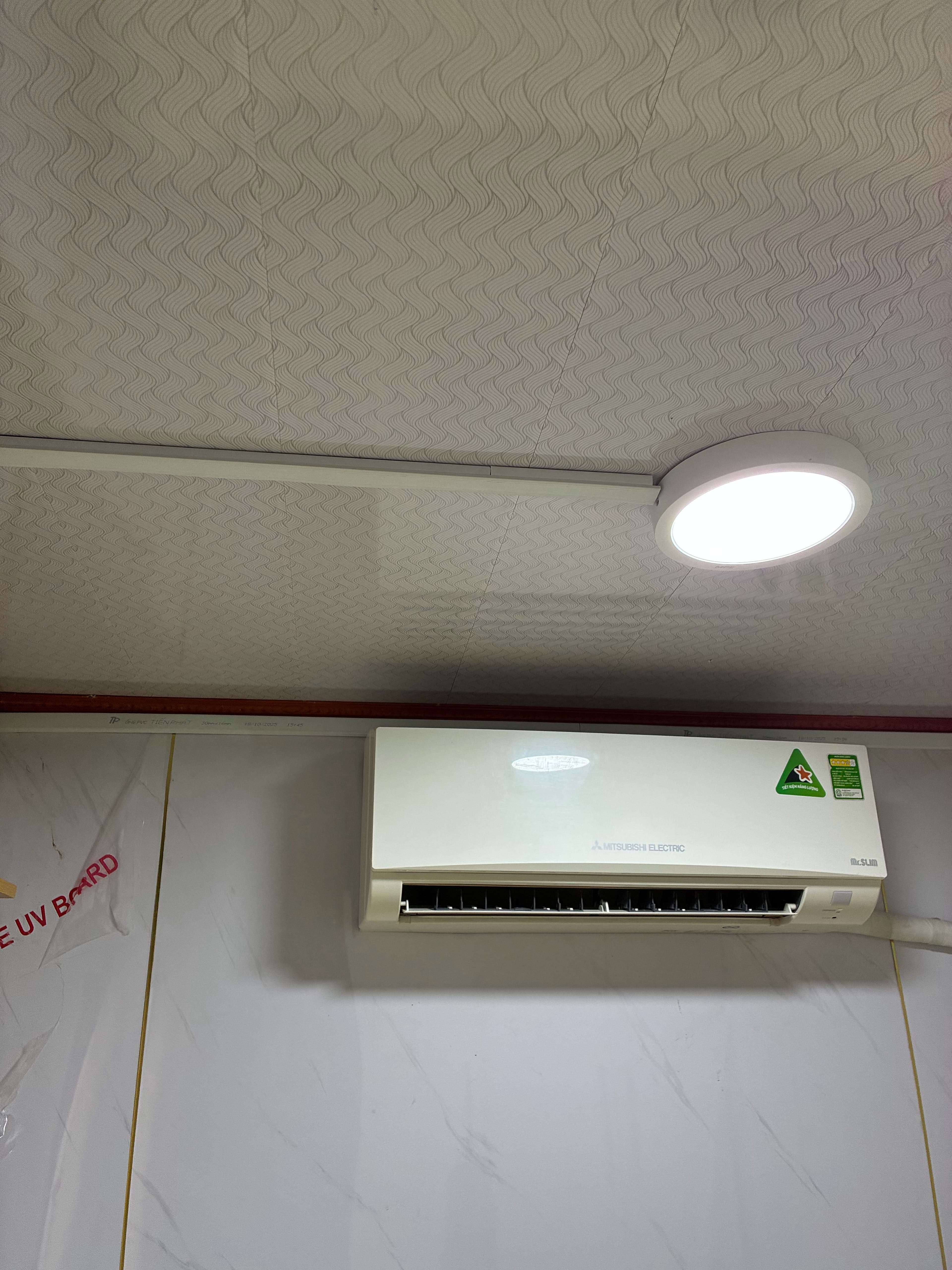 Sau khi hoàn thành sửa máy lạnh treo tường Mitsubishi tại Quận 3 — thợ Dương Oai