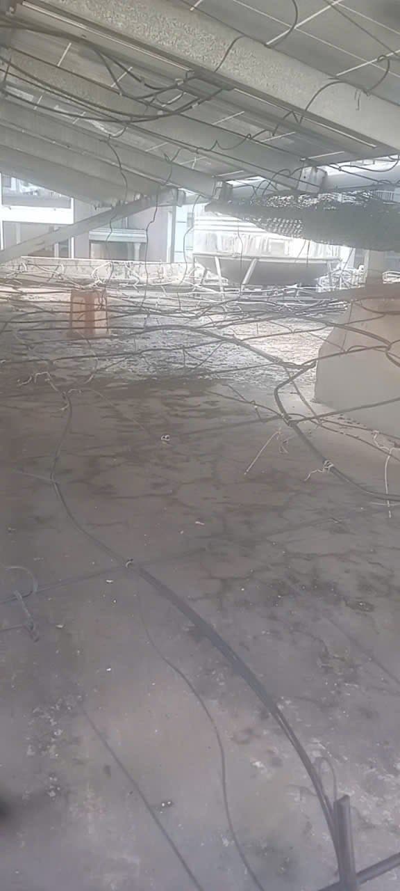 Trước khi sửa: Chống thấm sân thượng bằng Polyurethane và vệ sinh bồn nước tại TPHCM tại TPHCM