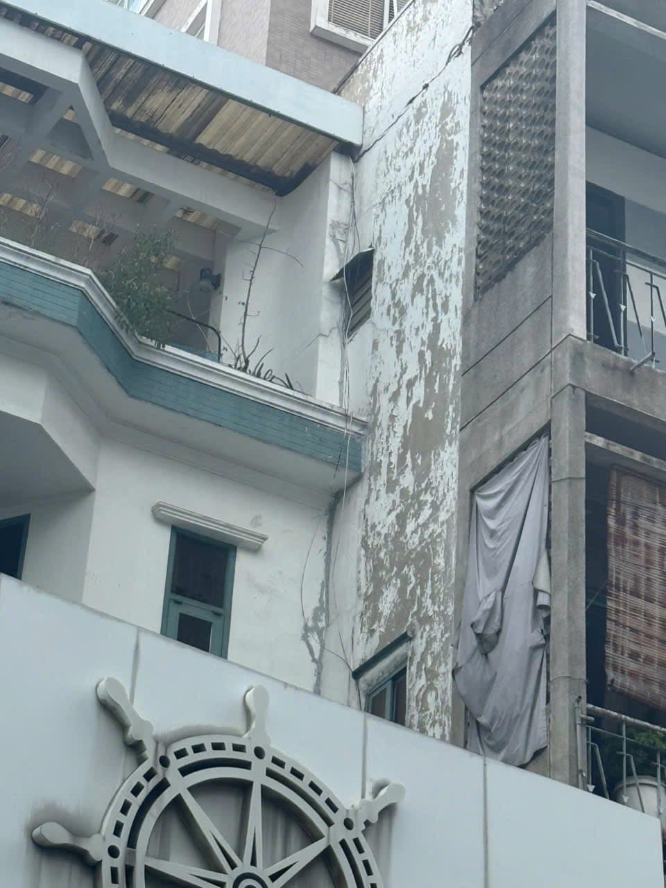 Sau khi hoàn thành sửa tường nhà tại TPHCM — thợ Bùi Văn An