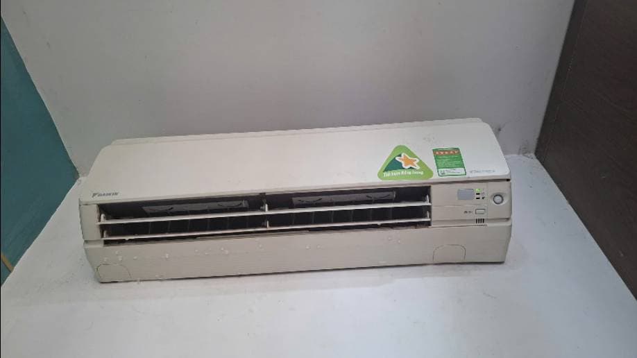 Trước khi sửa: Vệ sinh và thông tắc máy lạnh Daikin chảy nước tại Tân Phú tại P.HCM, Tân Phú