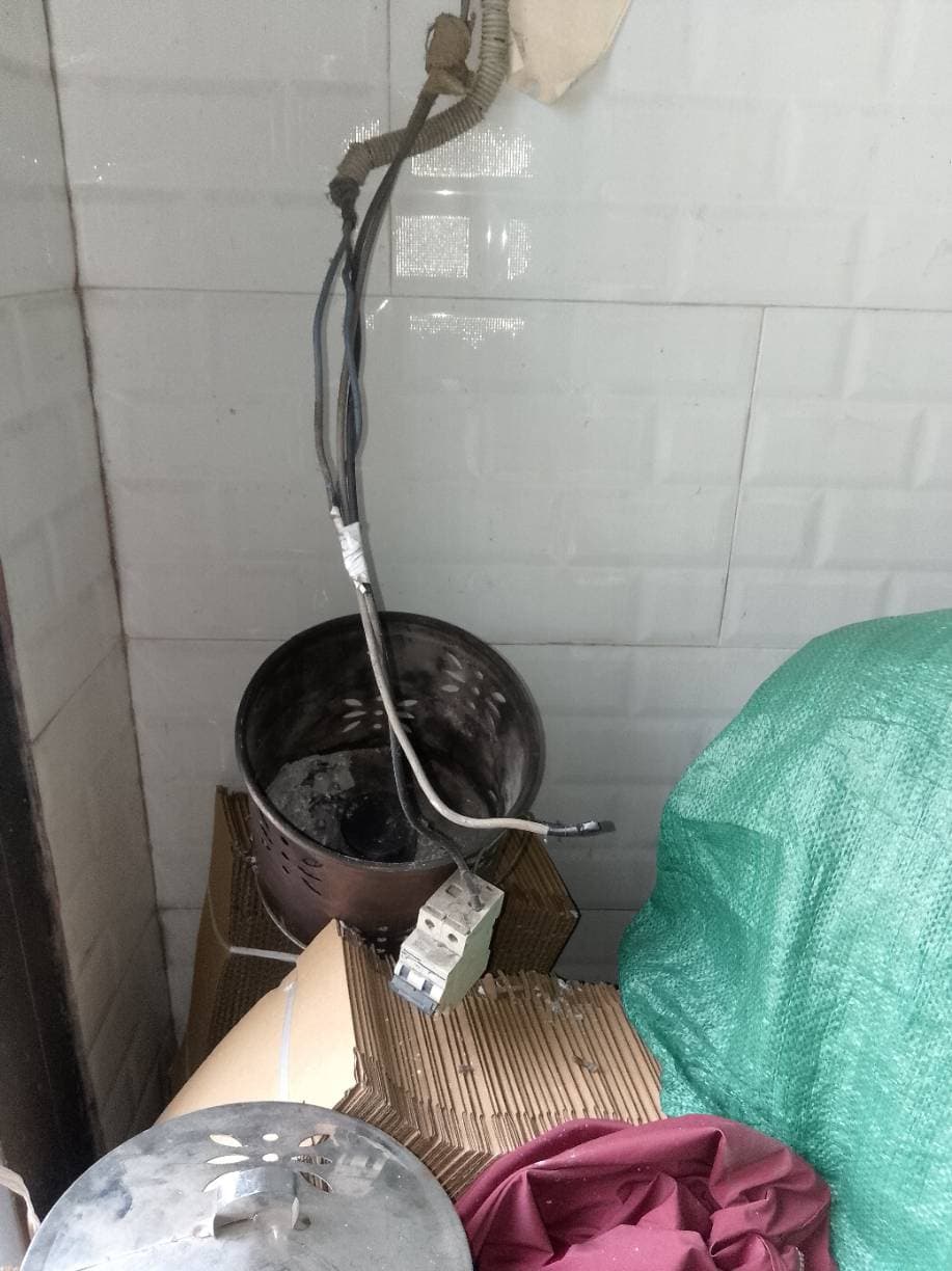 Trước khi sửa: Thay thế CB Schneider và đi ống bảo vệ dây điện Bình Tân tại Bình Tân
