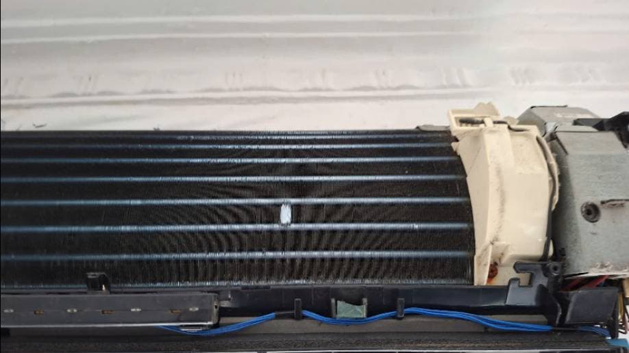Trước khi sửa: Vệ sinh máy lạnh 1.5HP tại TPHCM giá rẻ chuyên nghiệp tại TPHCM