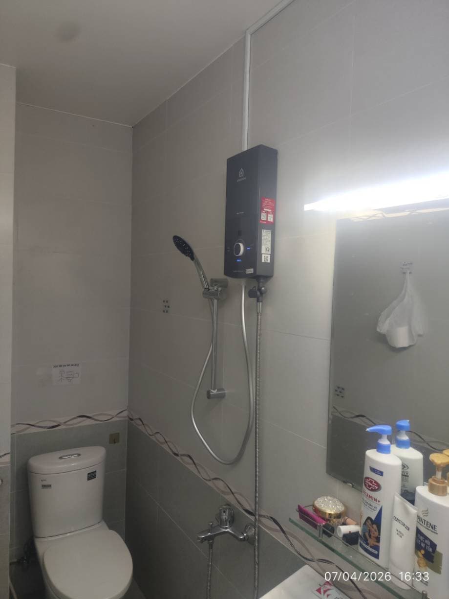 Kết quả Lắp đặt máy nước nóng trực tiếp Ariston chuyên nghiệp tại TPHCM tại TPHCM — thợ Nguyễn Hoàng Khánh