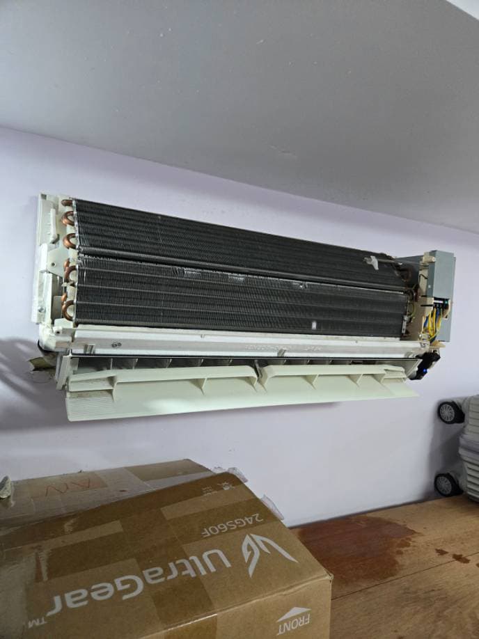 Vệ sinh máy lạnh treo tường chuyên nghiệp tại TPHCM giá 200k tại TPHCM