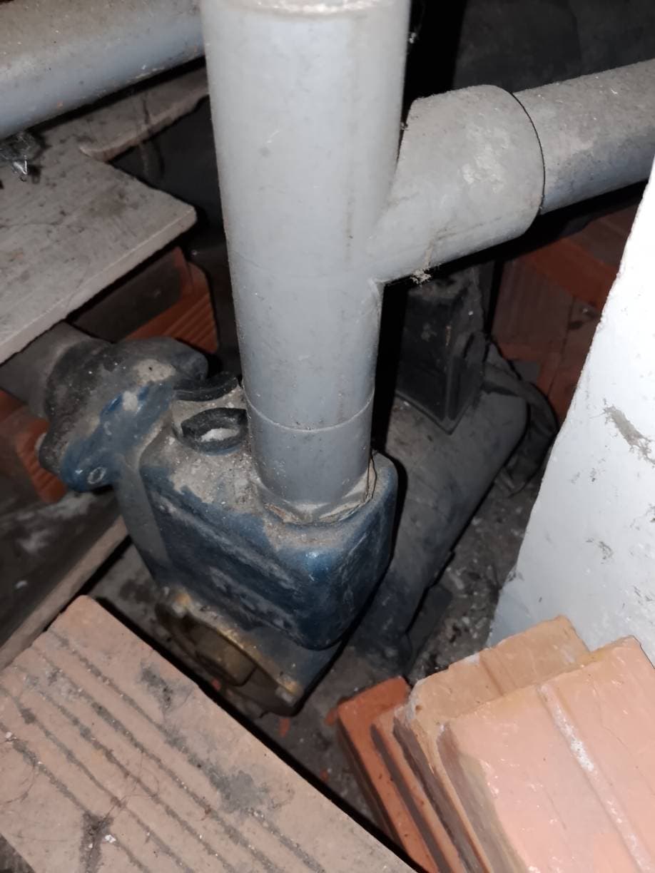 Trước khi sửa: Thay khớp nối, chống rò rỉ máy bơm tại Tân Quy, Quận 7 tại phường tân quy Quận 7, Quận 7