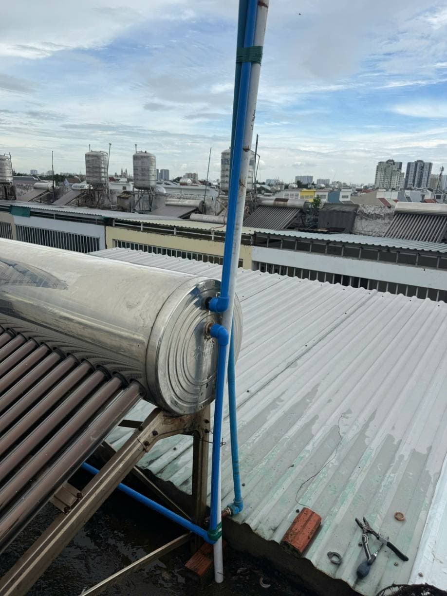 Thay thế đường ống máy năng lượng mặt trời tại Bình Chánh tại Bình Chánh