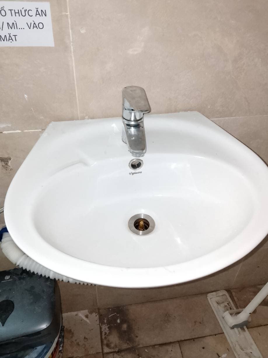 Sau khi hoàn thành sửa lavabo Viglacera tại TPHCM — thợ Đỗ Nhiều