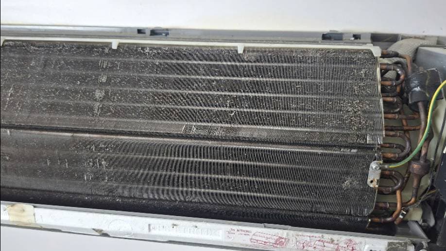 Trước sửa máy lạnh treo tường tại P.15, Phú Nhuận — thợ Lê Hữu Lộc