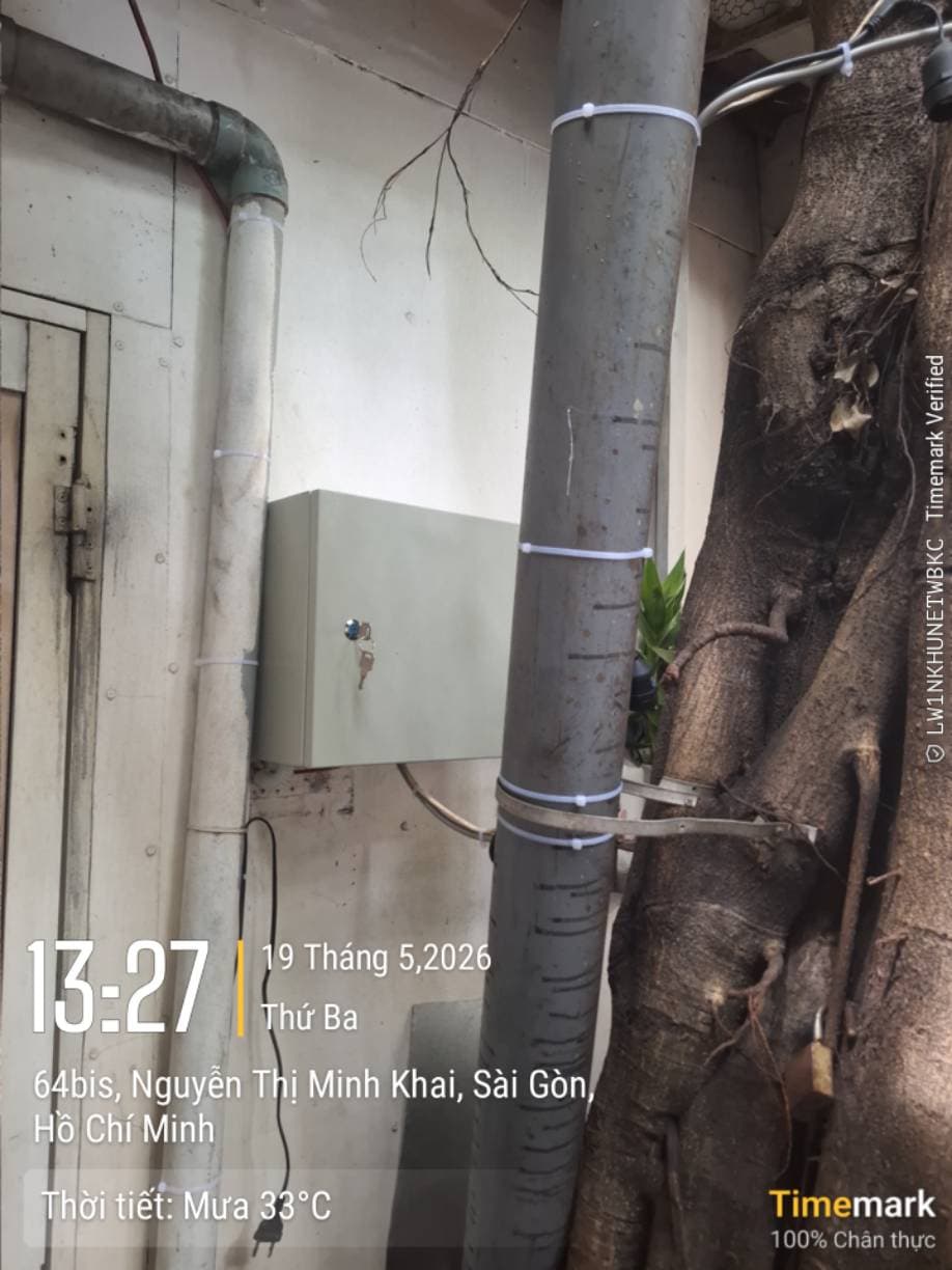 Sau khi hoàn thành sửa ổ cắm điện tại TPHCM — thợ Trần Quốc Đông
