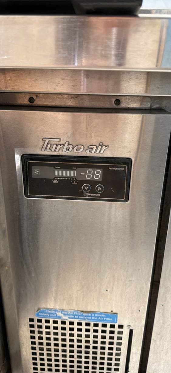 Trước khi sửa: Thay block máy nén bàn mát Turbo Air tại TPHCM tại TPHCM