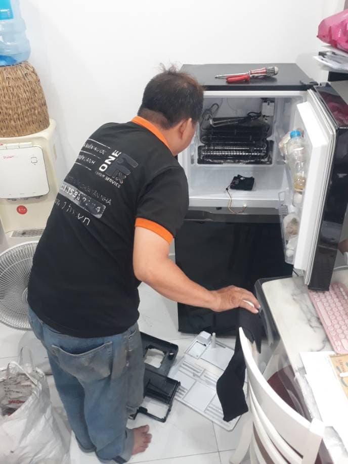 Trước sửa: Thay cảm biến xả đá tủ lạnh Toshiba tại Quận 1 tại Quận 1 — thợ Đặng Anh Huy
