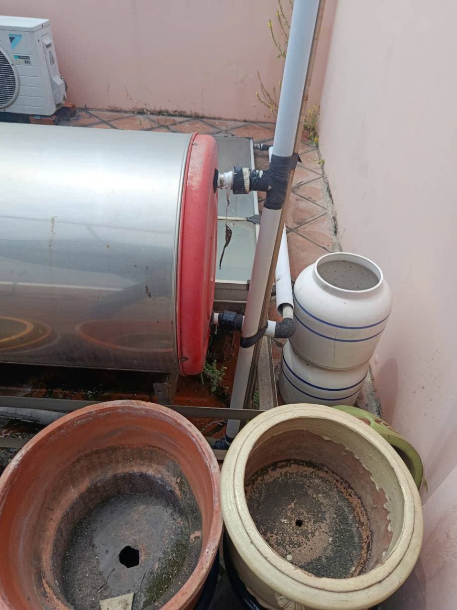 Trước khi sửa: Rỉ nước nlmt tại Phường 15, Quận 10