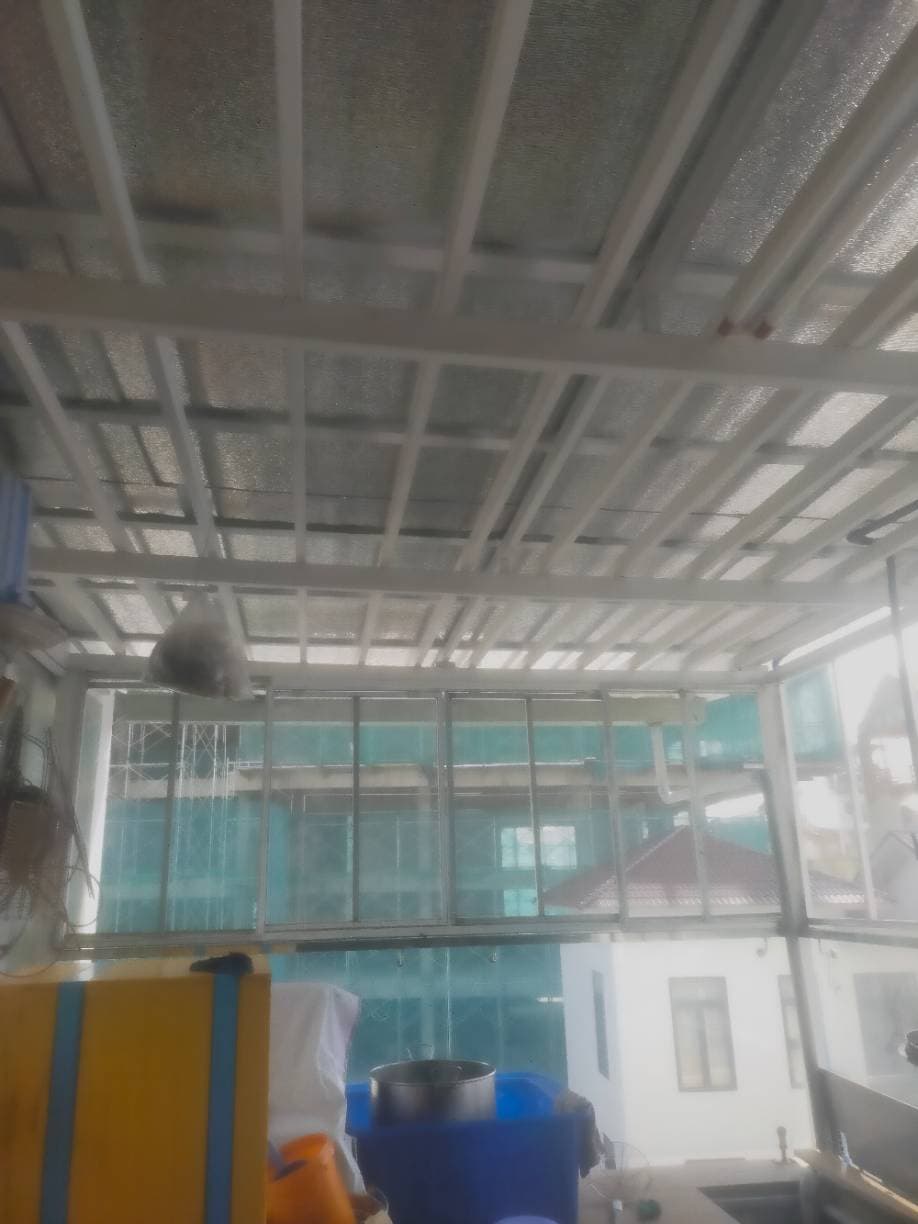 Trước sửa đèn và quạt hút tại TPHCM — thợ Lê Tuấn