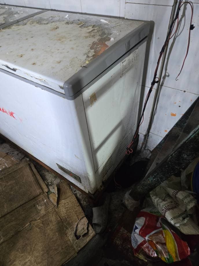 Trước khi sửa: Thay thế bộ khởi động block và đấu nối điện tủ đông TPHCM tại TPHCM