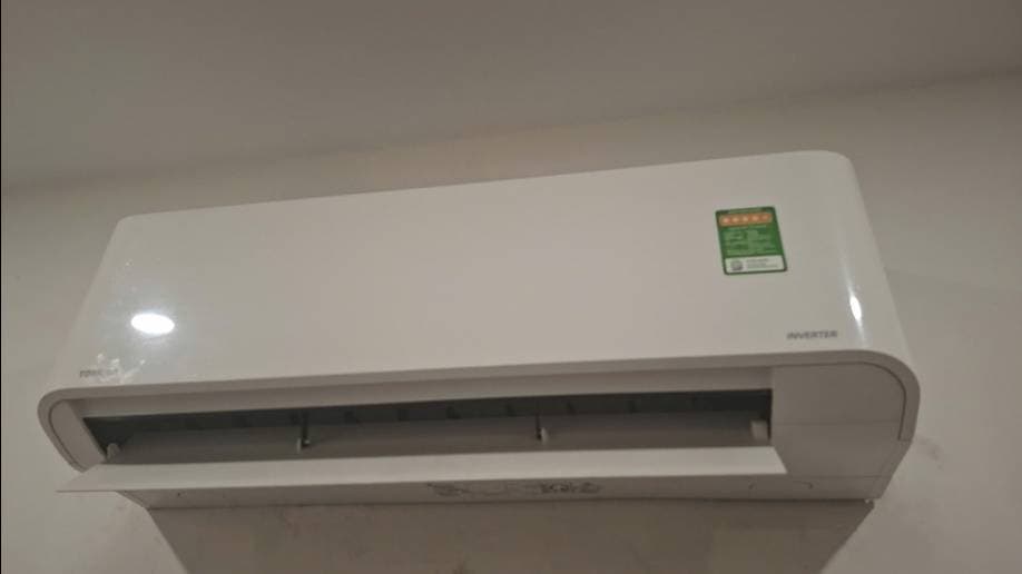 Sau khi hoàn thành sửa máy lạnh treo tường Toshiba tại Phú Nhuận — thợ Lê Hữu Lộc