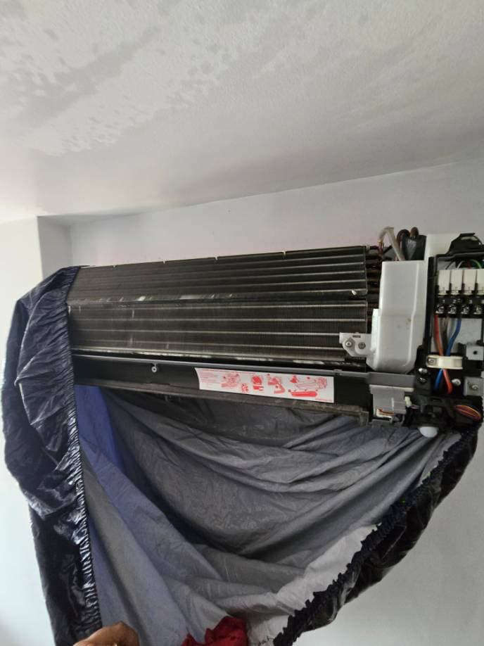 Trước sửa máy lạnh treo tường Daikin tại TPHCM — thợ Lê Hữu Lộc