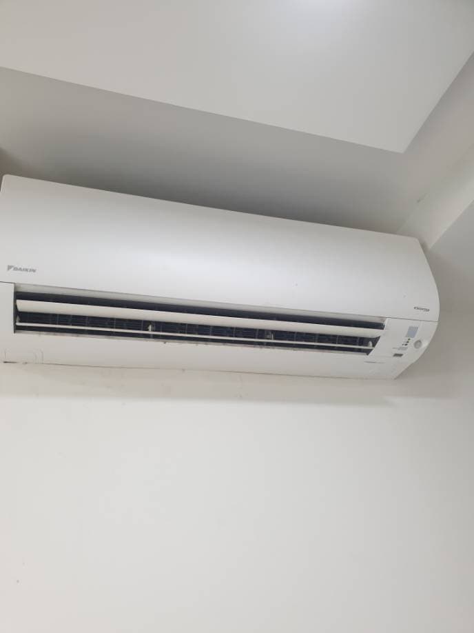 Trước sửa máy lạnh treo tường Daikin tại TPHCM — thợ Hoàng Tùng