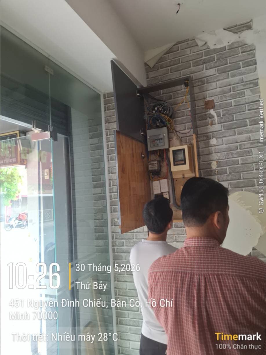 Trước sửa tủ điện tại TPHCM — thợ Trần Quốc Đông