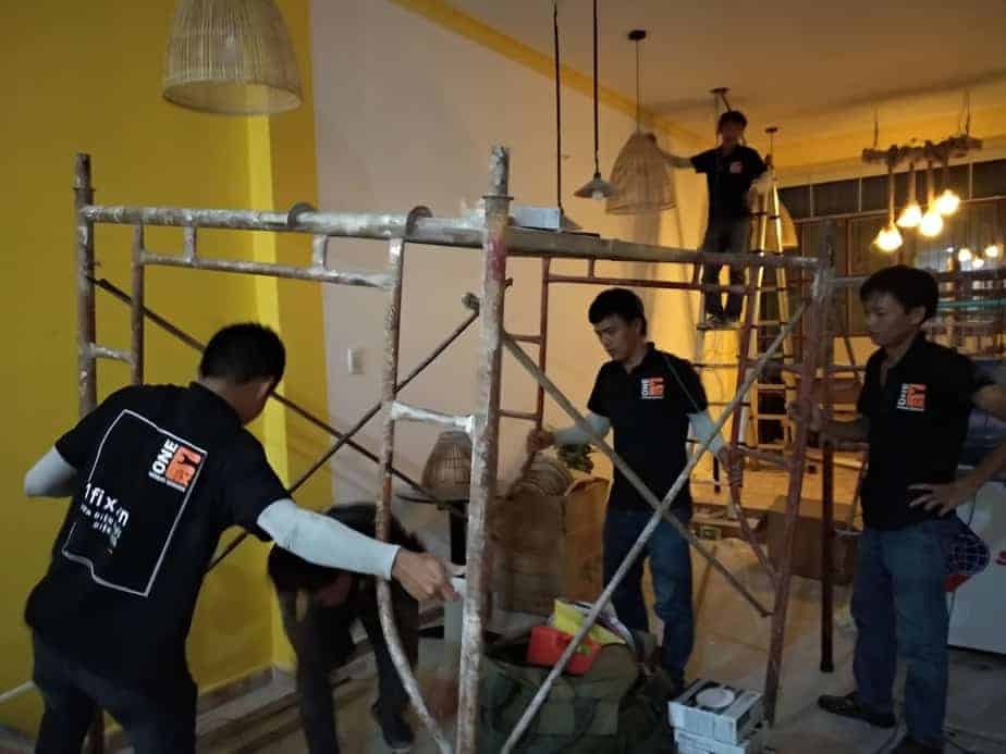 Hệ thống đèn điện trang trí cho nhà hàng sau khi được đội thợ 1Fix thi công hoàn chỉnh.