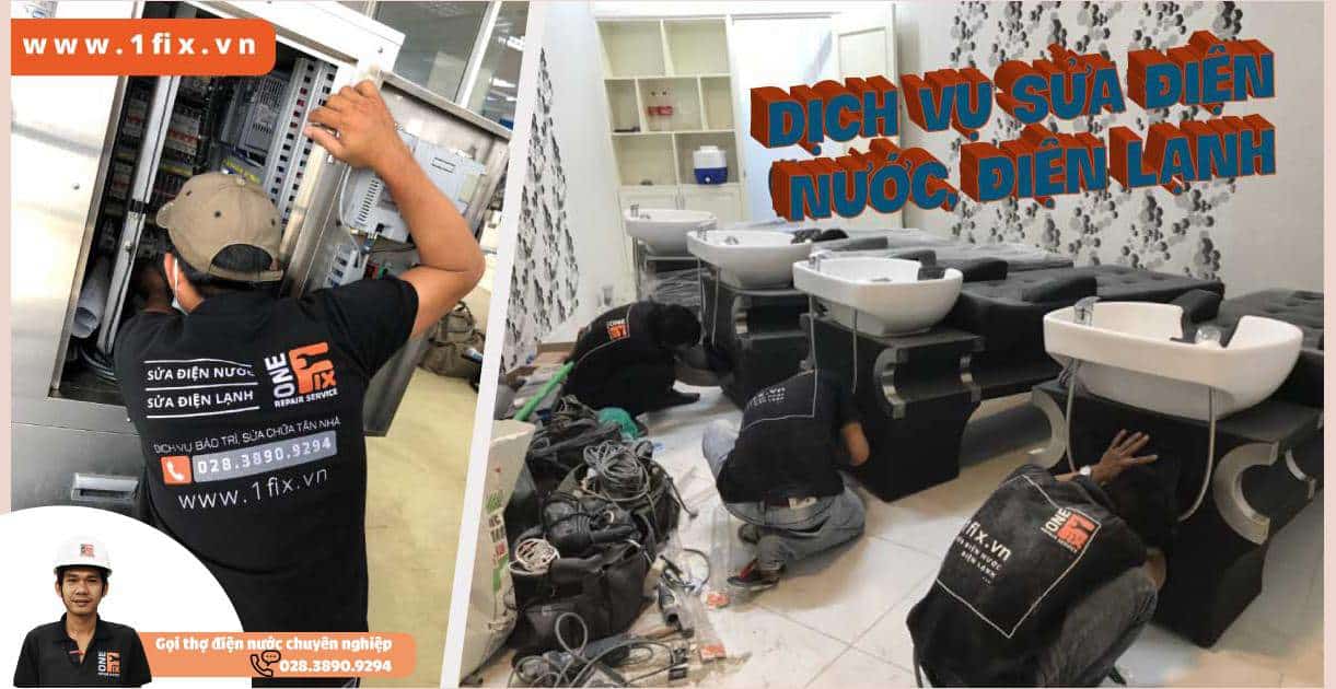 Thợ 1Fix đang kiểm tra, sửa điện nước giá rẻ tại nhà cho khách ở TPHCM