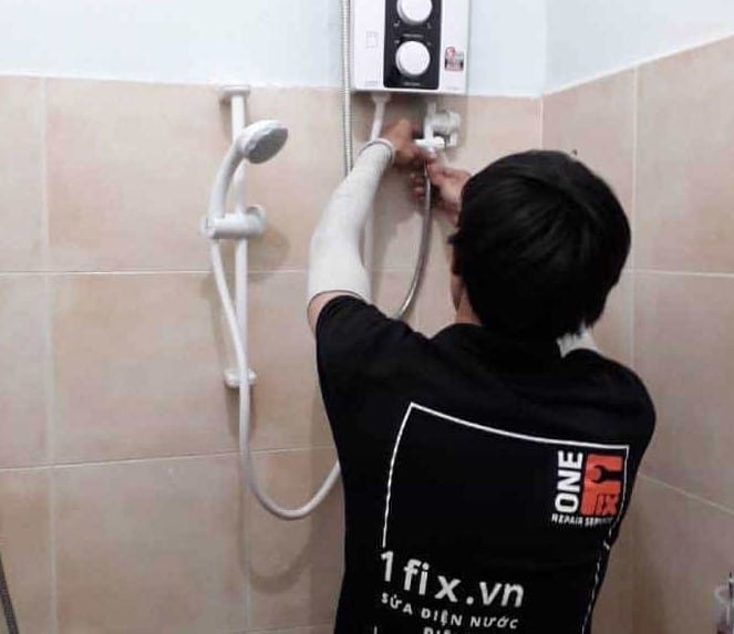 Vòi hoa sen sau khi được bảo dưỡng, sáng bóng và hoạt động trơn tru.