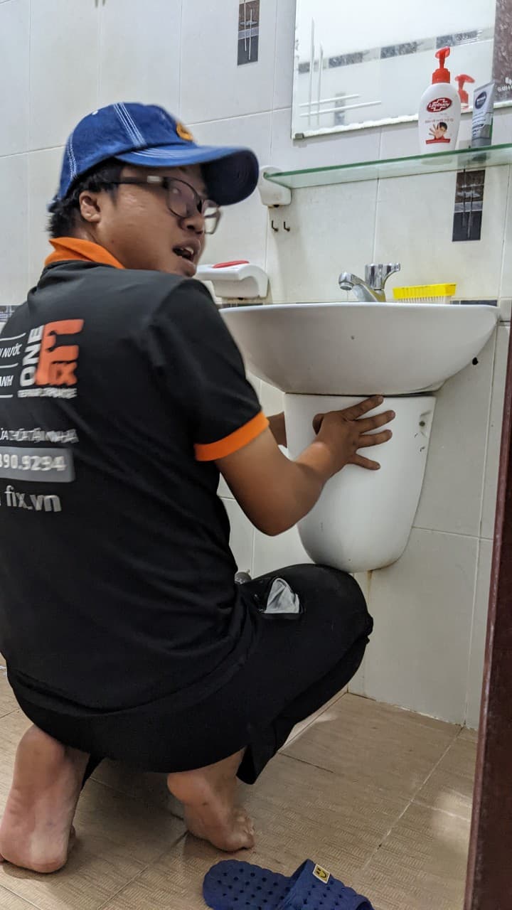 Bồn rửa mặt bị tắc nghẽn, nước không thoát được