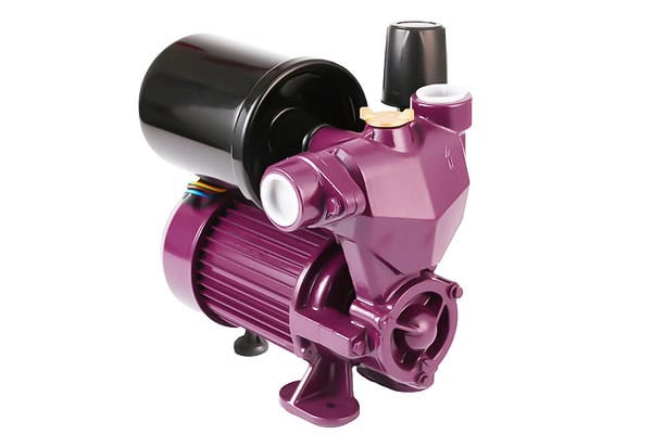 Hệ thống bơm tăng áp nước nóng hoàn chỉnh, gọn gàng sau khi được thợ 1Fix lắp đặt.