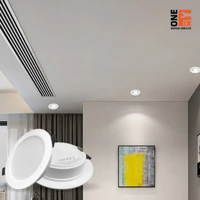 Hình ảnh so sánh trước và sau khi lắp đèn LED âm trần đúng kỹ thuật, đảm bảo thẩm mỹ cho trần thạch cao