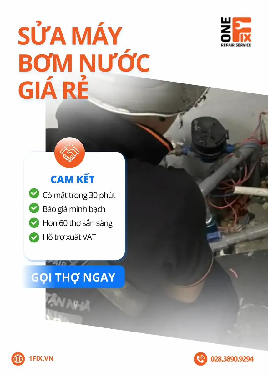 Thợ 1Fix đang tháo máy bơm để thay bạc đạn bị kêu to cho khách