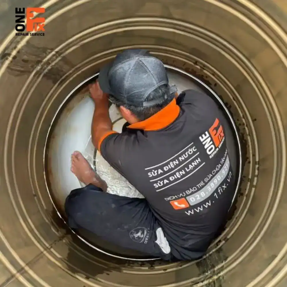 Bồn nước sau khi được 1Fix khử khuẩn và vệ sinh, sạch sẽ, an toàn.